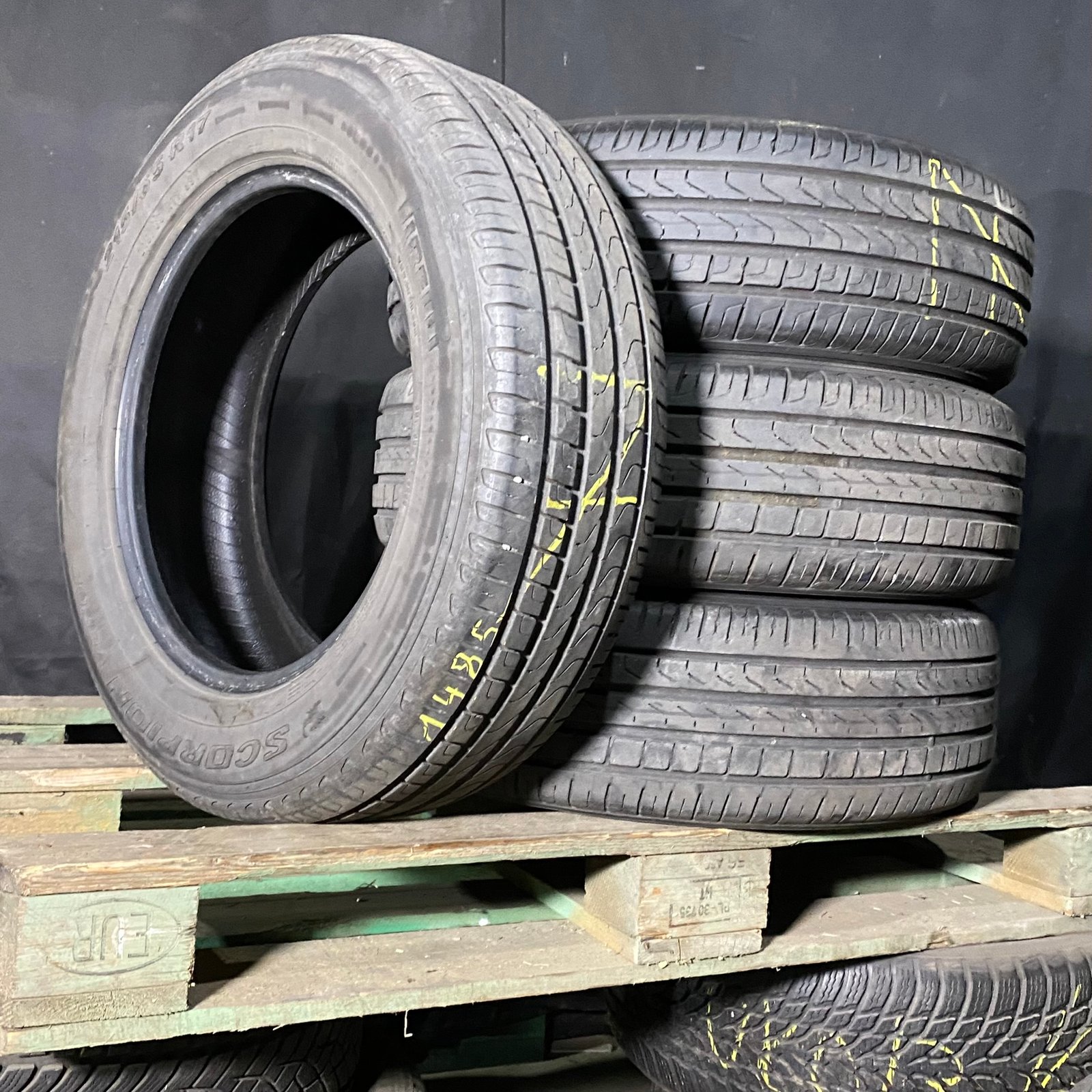 IMG_1141 Pirelli – 215/65/R17 99V 2017 5,5-6mm - Obrázek 1